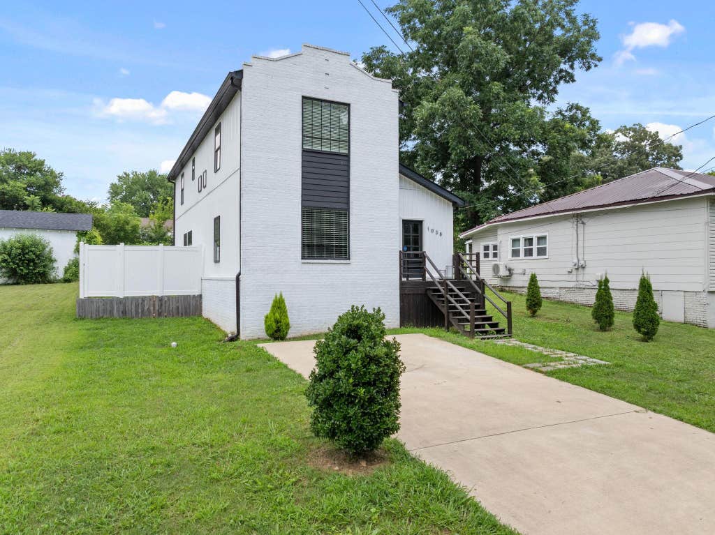 Photo of 1038 N Royal Ave, Florence, AL 35630 (MLS # 530231)