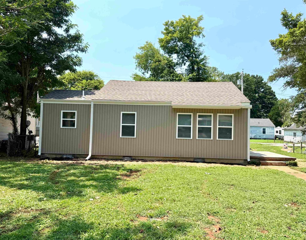 Photo of 1003 N Cave St, Tuscumbia, AL 35674 (MLS # 530295)