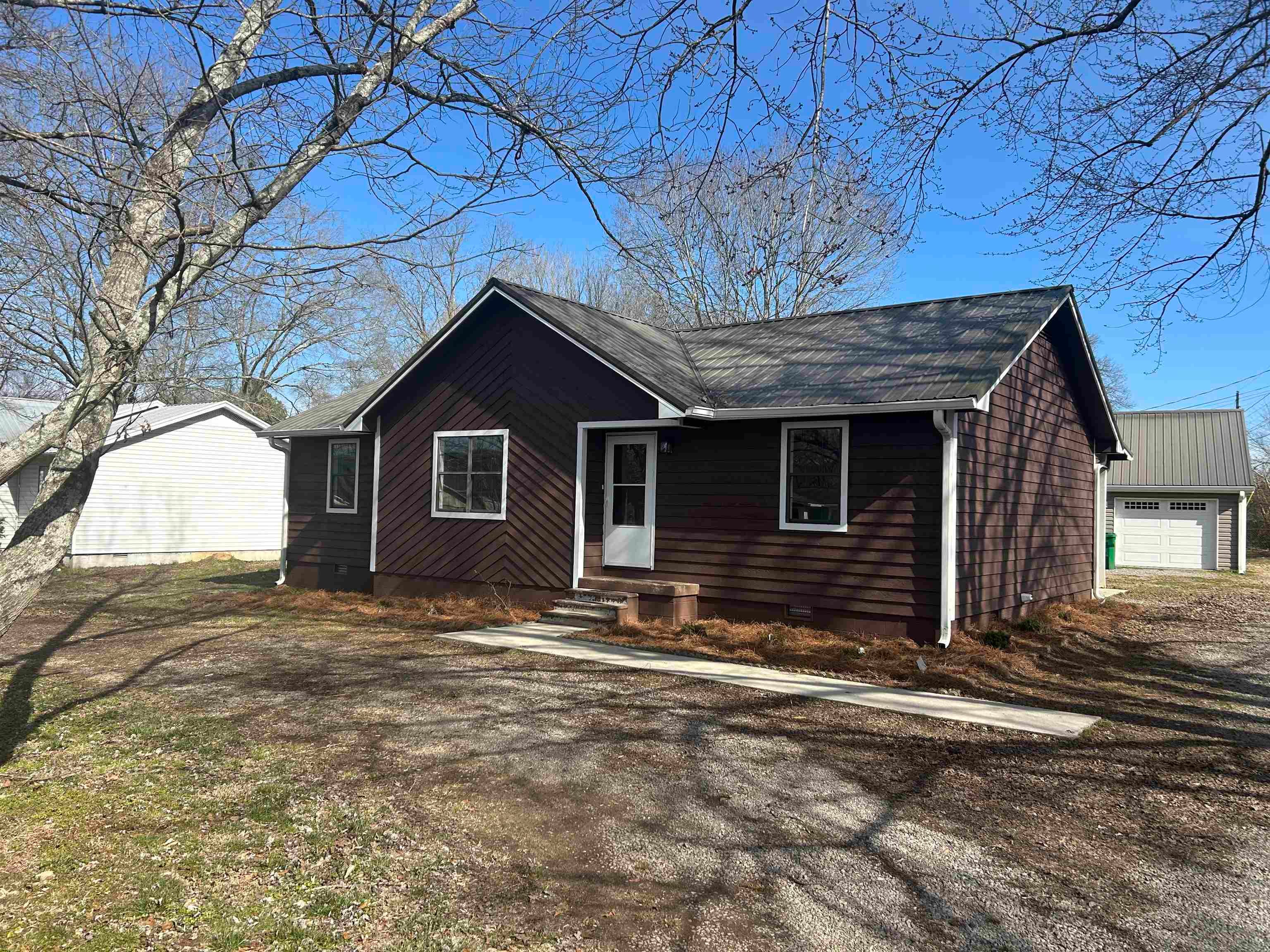 21 Short St