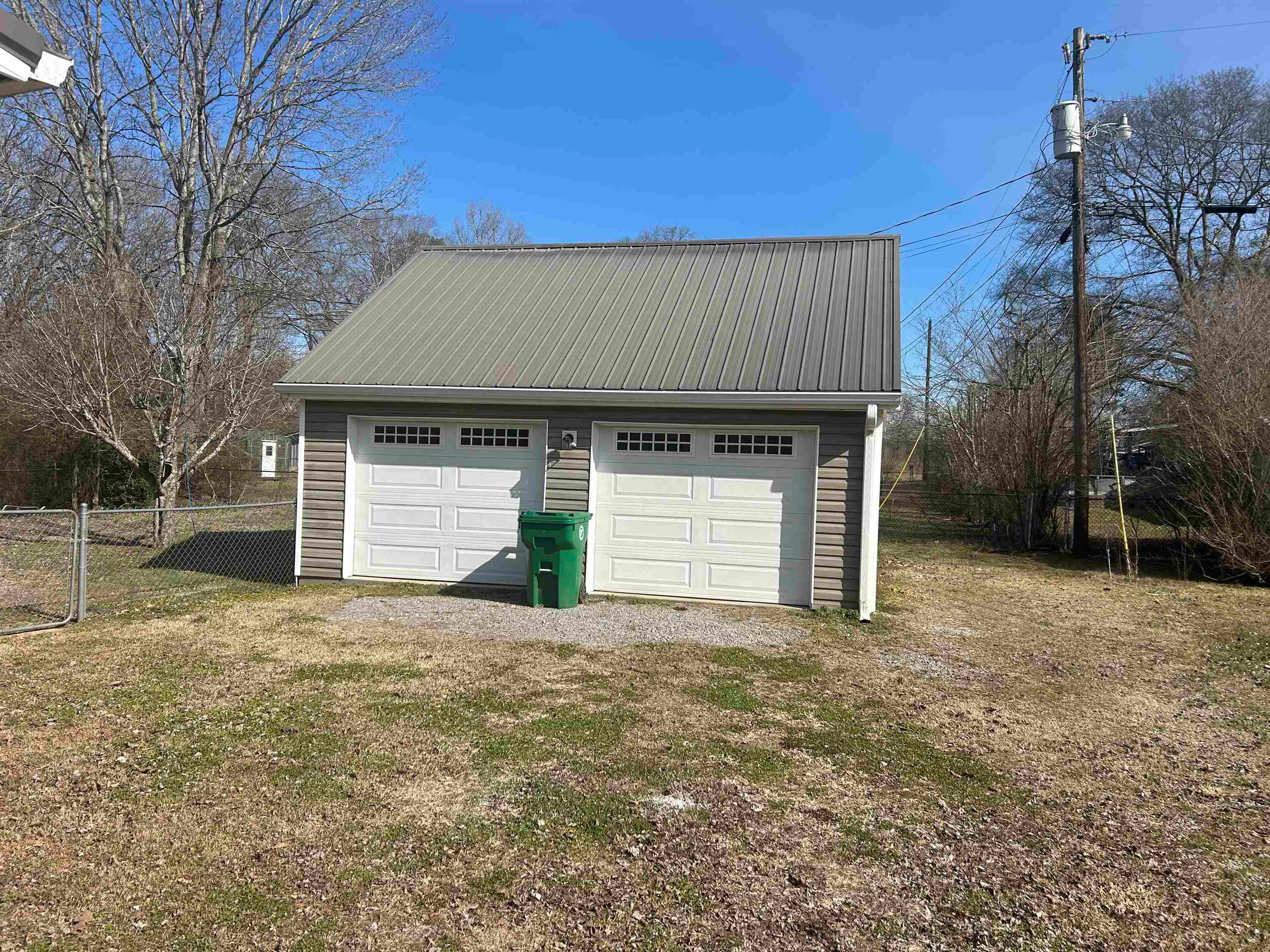 21 Short St
