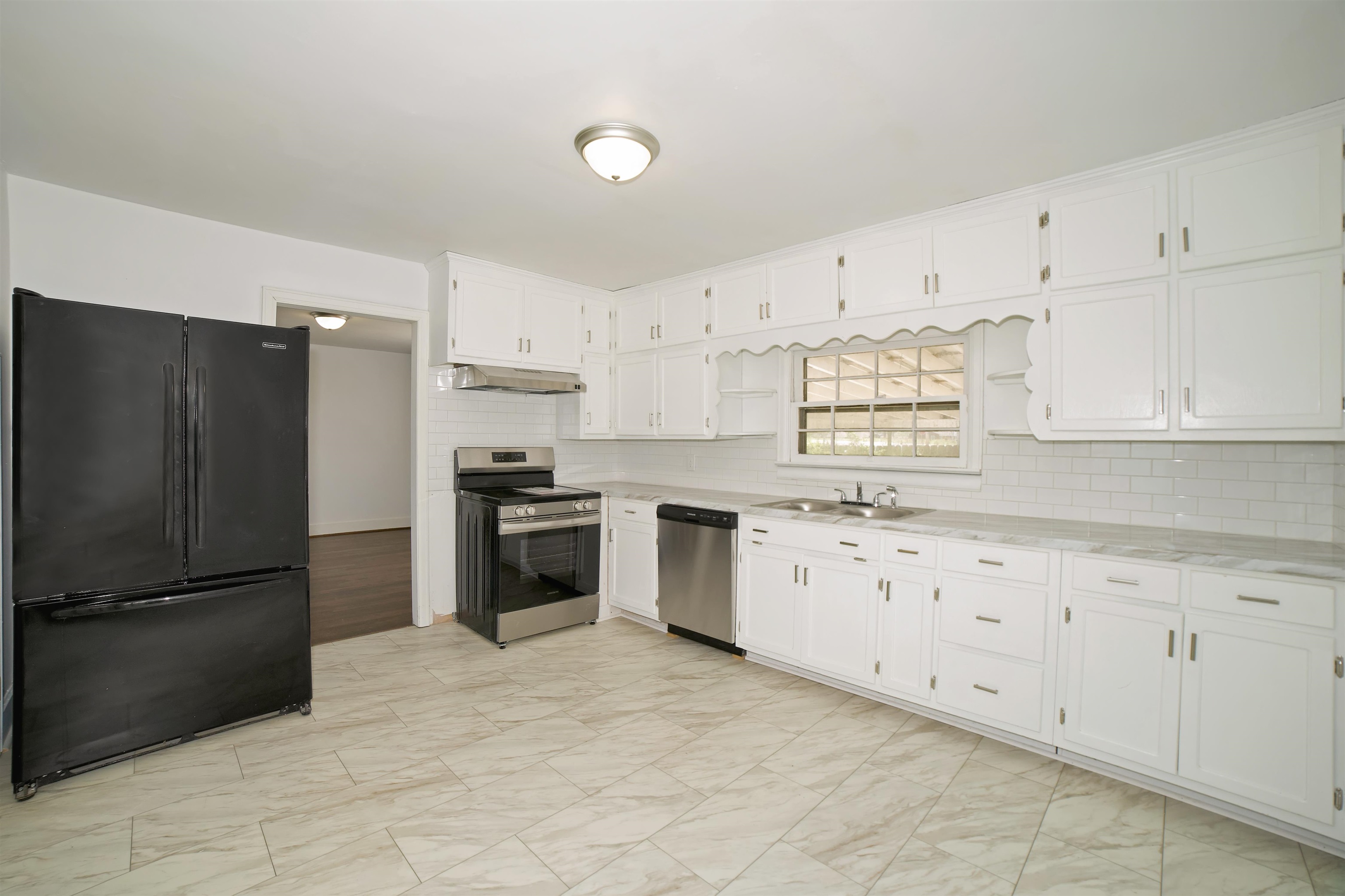 305 Hickory Ave SW