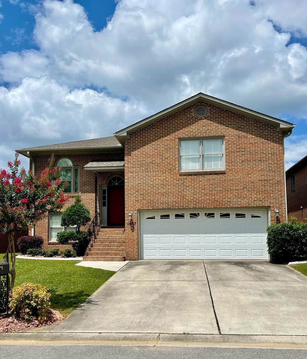 Photo of 1607 Parkman St NE, Cullman, AL 35055 (MLS # 529731)