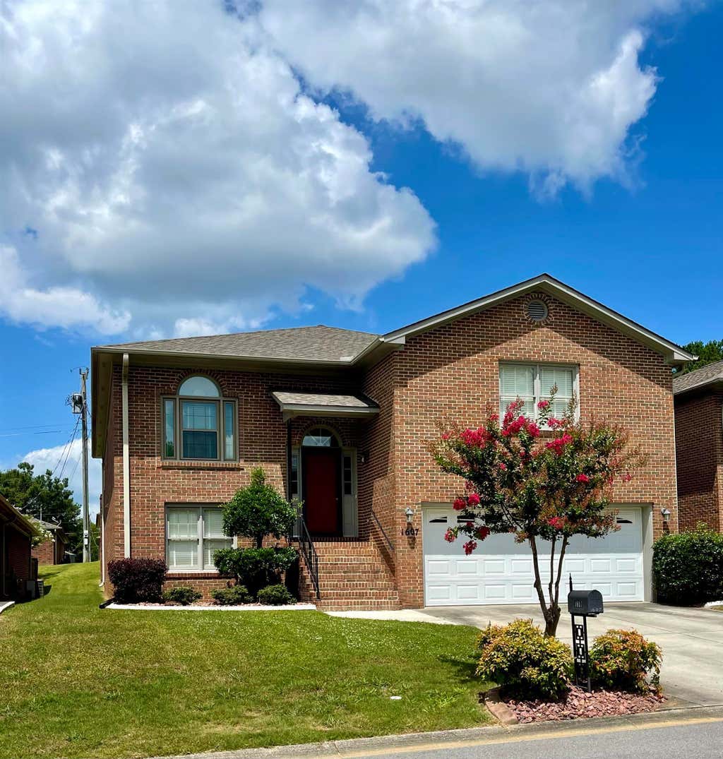 Photo of 1607 Parkman St NE, Cullman, AL 35055 (MLS # 529731)