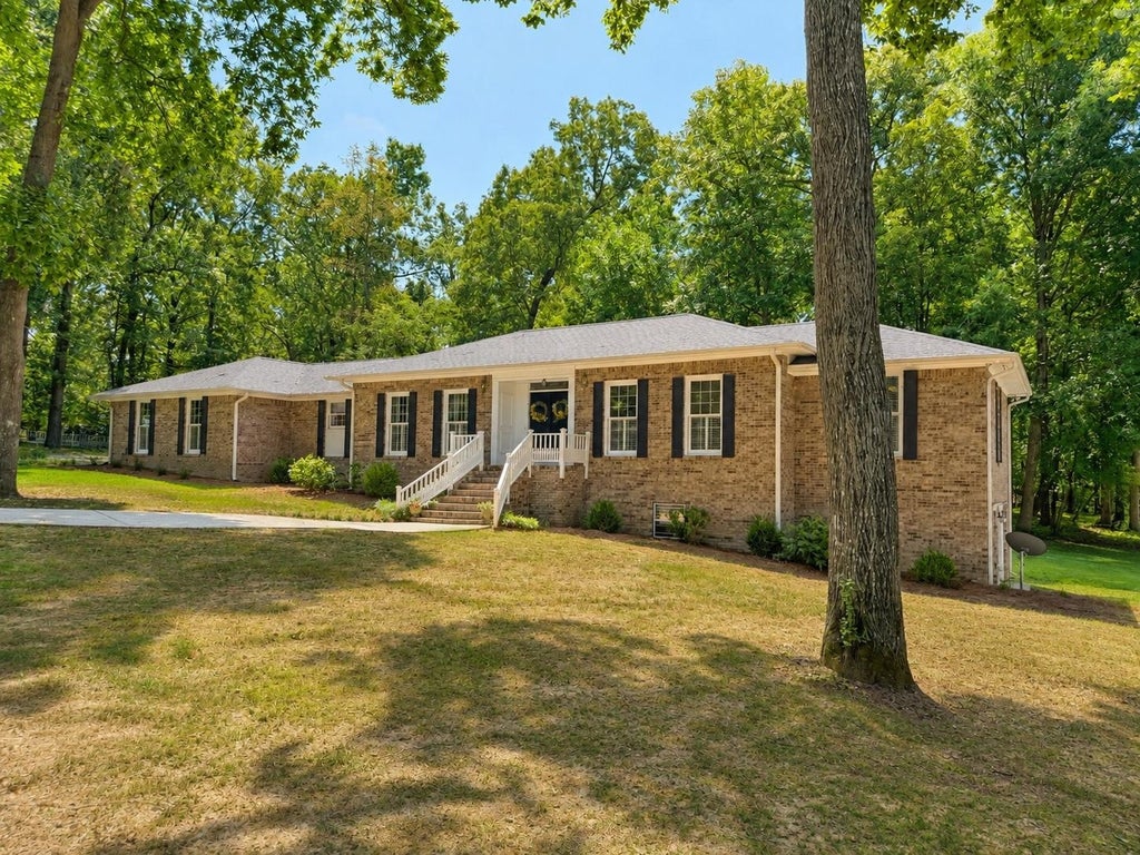 Photo of 204 Co Rd 1470, Cullman, AL 35058 (MLS # 531064)