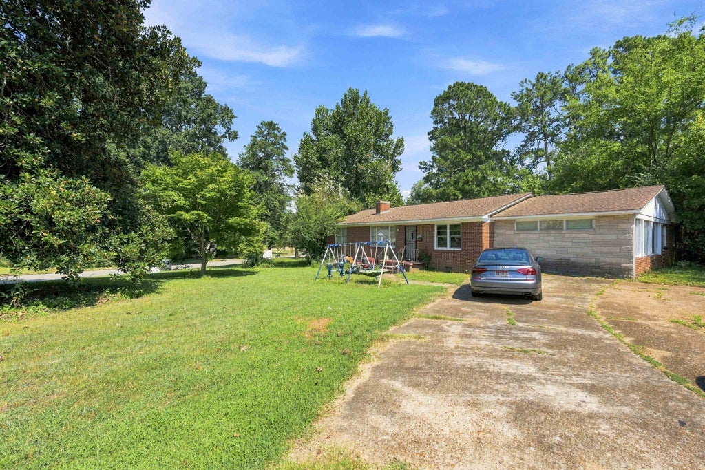 Photo of 2174 Norwood Blvd, Florence, AL 35630 (MLS # 531036)