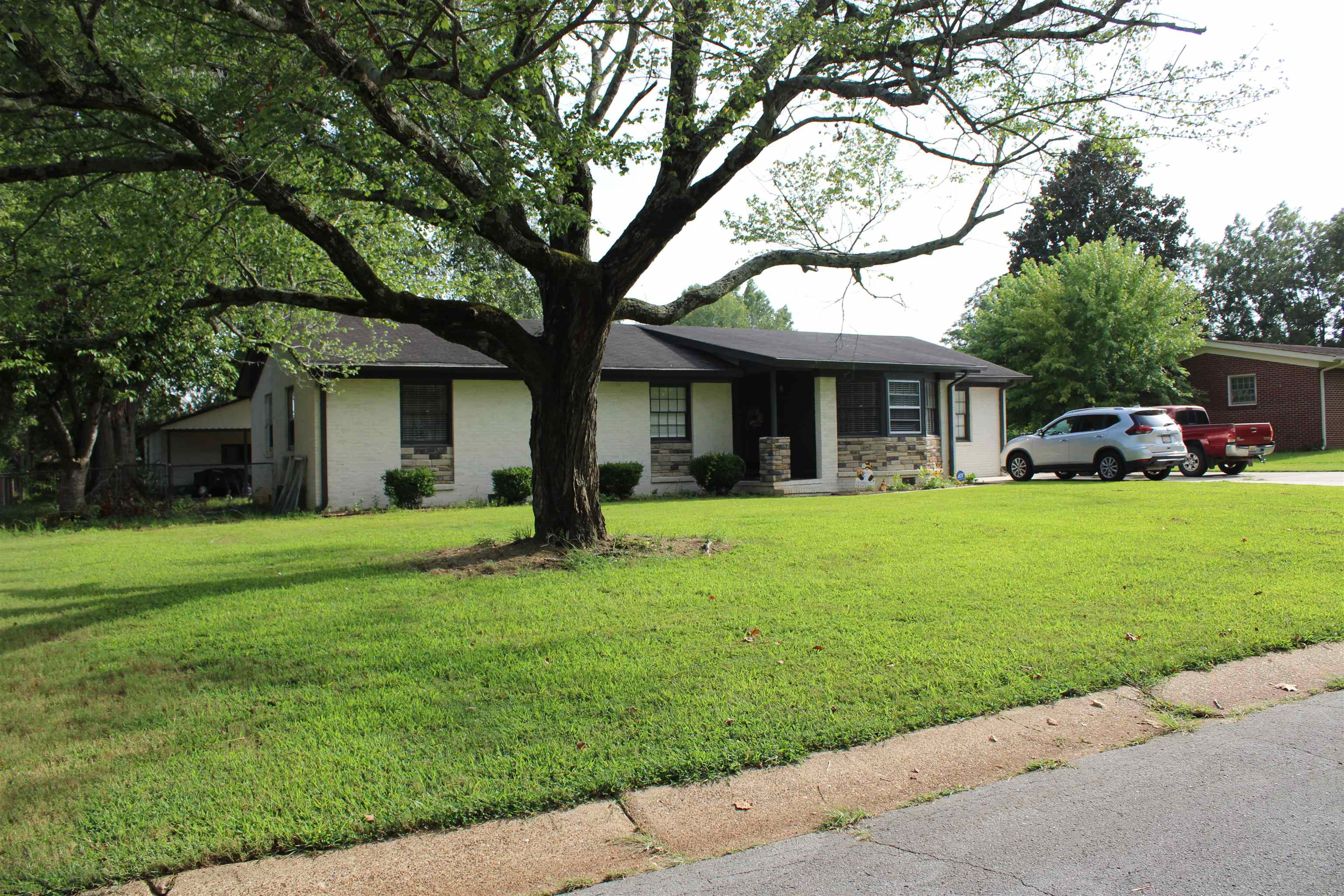 305 Robinson Rd SW