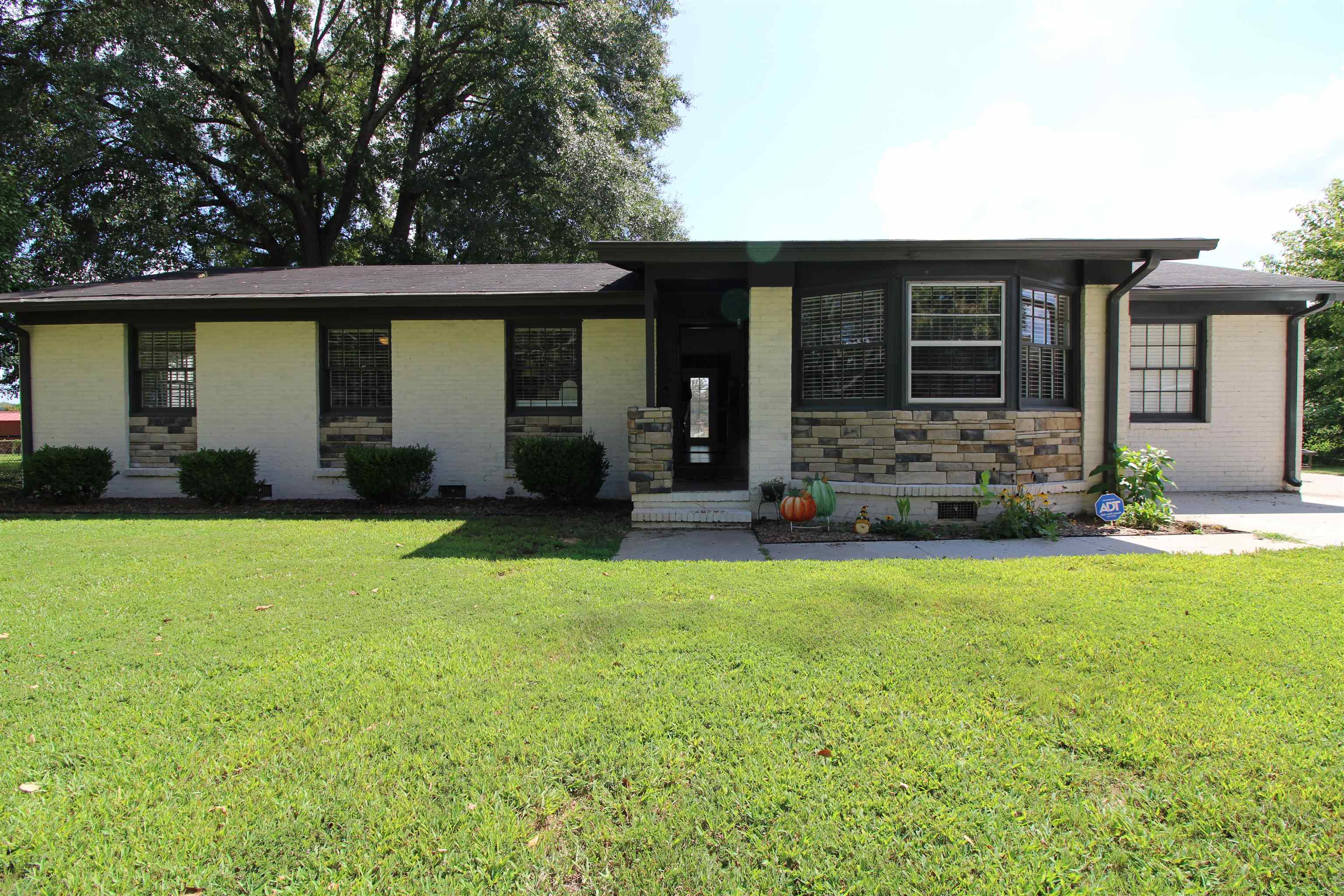 305 Robinson Rd SW