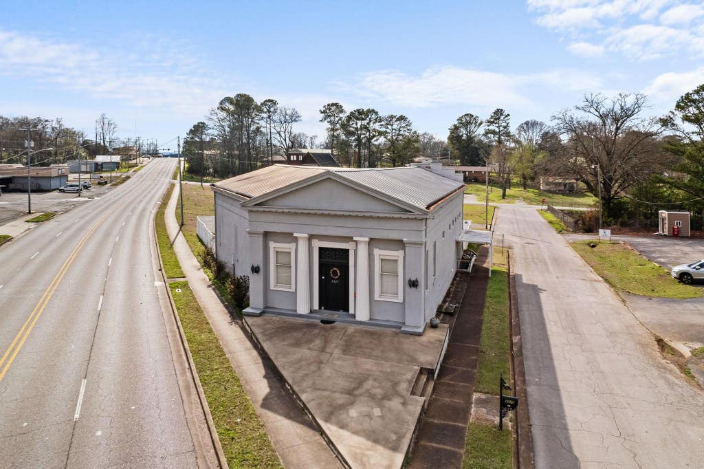 Photo of 3325 N Jackson Hwy, Sheffield, AL 35660 (MLS # 529559)