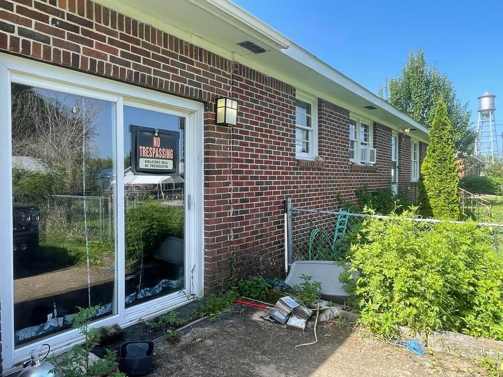 364 McClung St - Photo 2