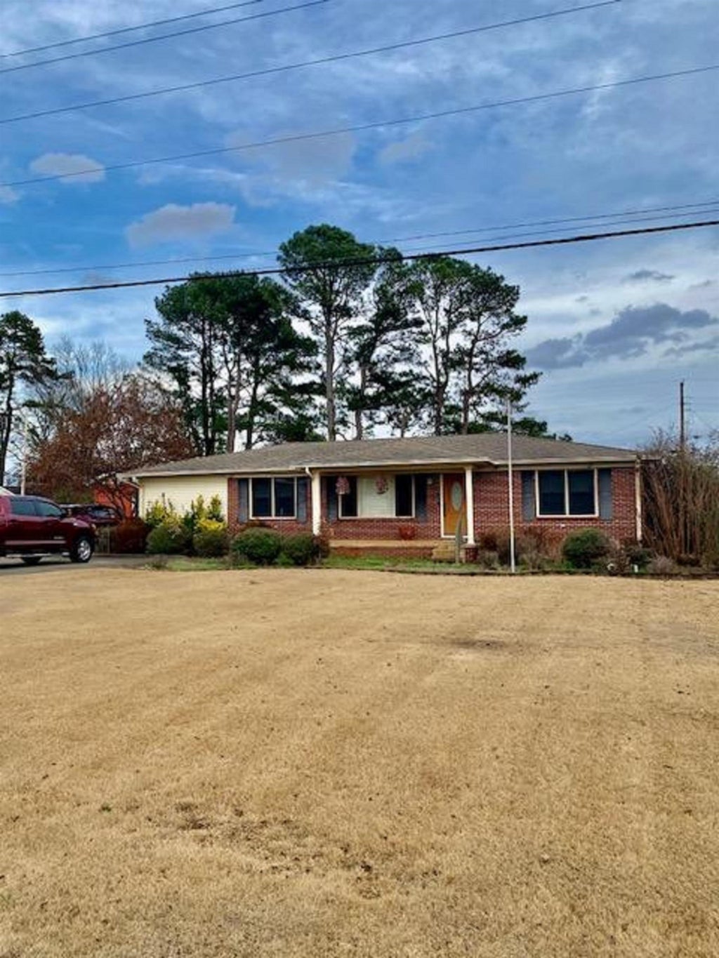 Photo of 202 Tennessee River Dr, Muscle Shoals, AL 35661 (MLS # 531551)