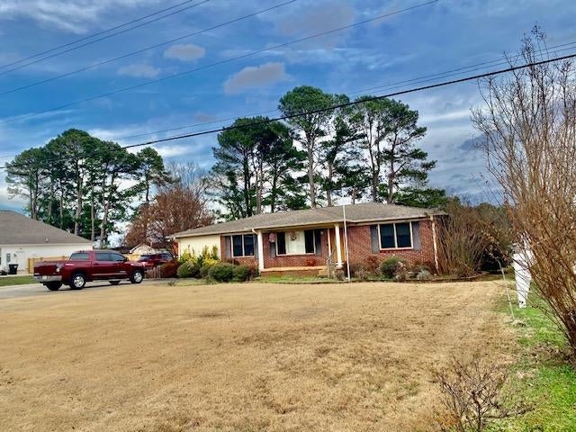 Photo of 202 Tennessee River Dr, Muscle Shoals, AL 35661 (MLS # 531551)