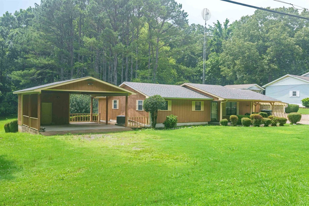 Photo of 1705 Keller Quarry Rd, Tuscumbia, AL 35674 (MLS # 531058)