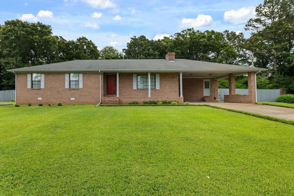 Photo of 125 Augusta St, Florence, AL 35633 (MLS # 529414)