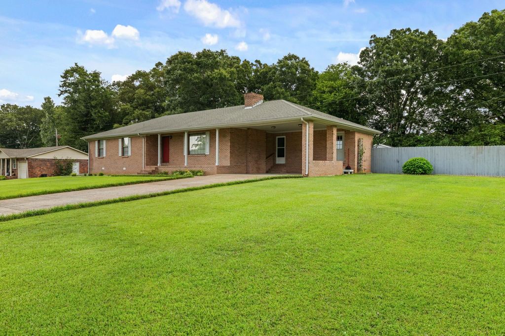 Photo of 125 Augusta St, Florence, AL 35633 (MLS # 529414)