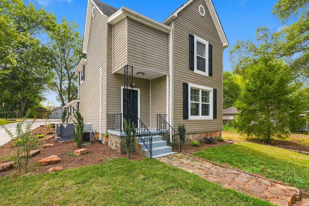 Photo of 808 E Tuscaloosa St, Florence, AL 35630 (MLS # 531591)