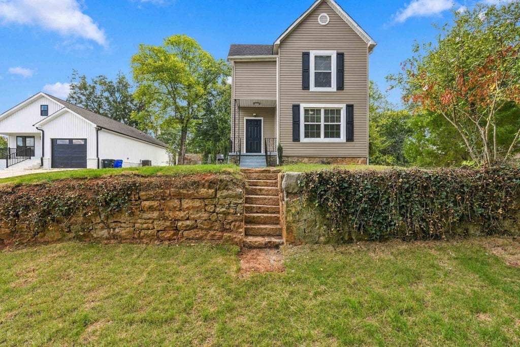 Photo of 808 E Tuscaloosa St, Florence, AL 35630 (MLS # 531591)