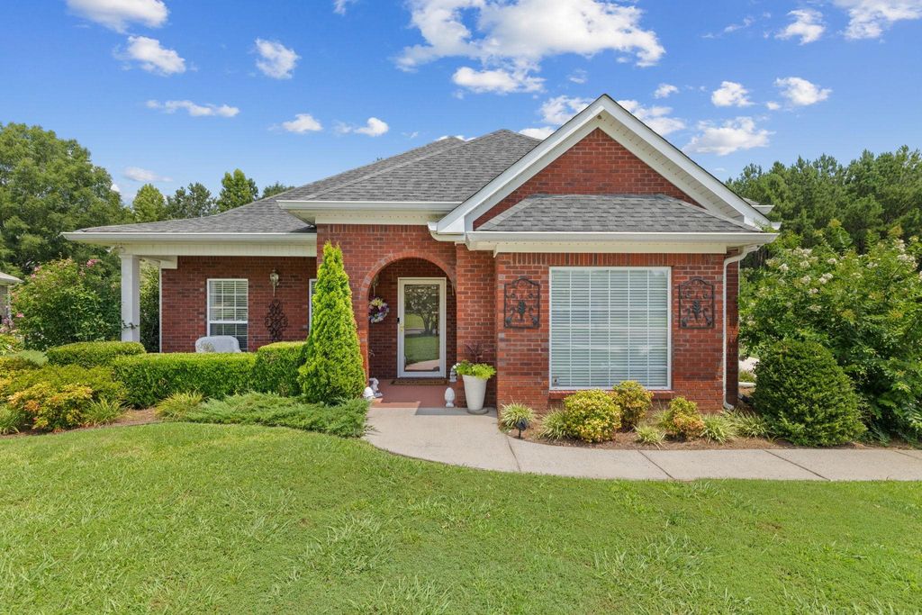 Photo of 1604 Cherry Ln, Hanceville, AL 35077 (MLS # 529384)