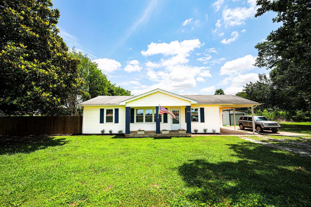 Photo of 1765 Co Rd 38, Florence, AL 35634 (MLS # 529588)
