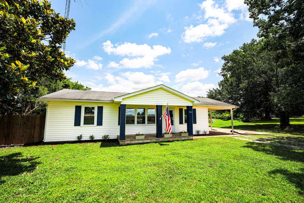 Photo of 1765 Co Rd 38, Florence, AL 35634 (MLS # 529588)