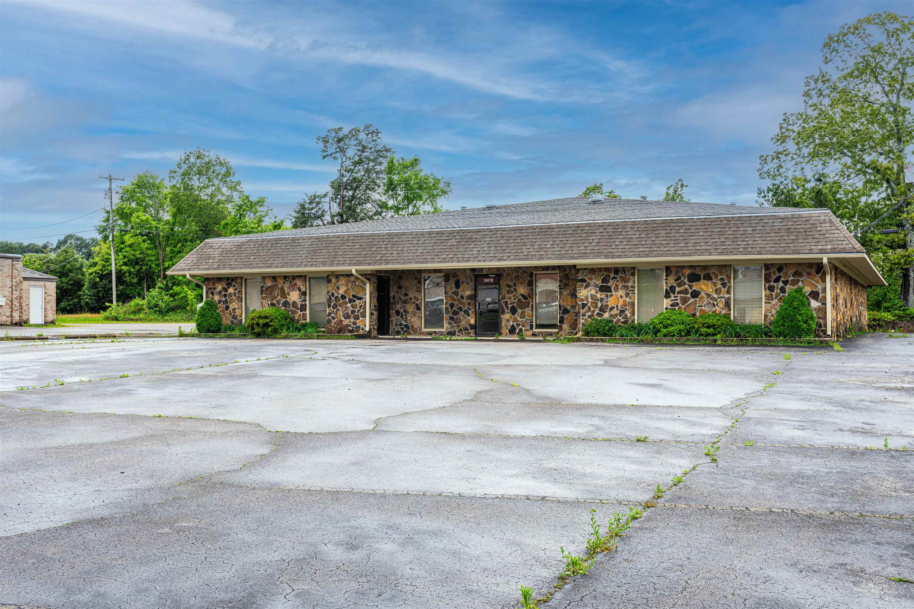 2807 W Mall Dr, Florence, AL 35630