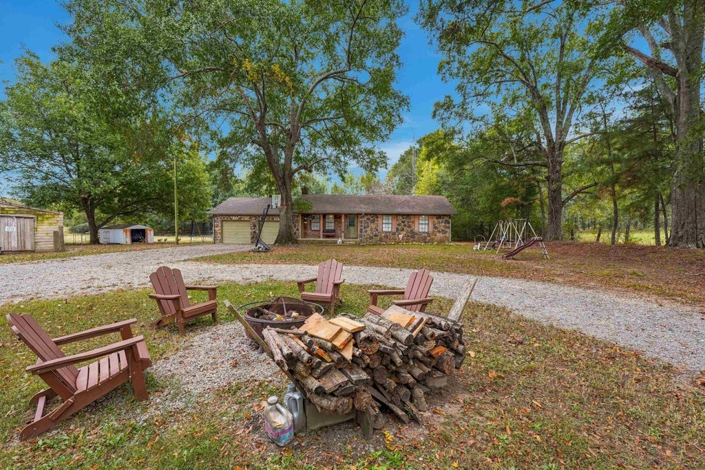 Photo of 4240 Co Rd 5, Florence, AL 35633 (MLS # 531883)