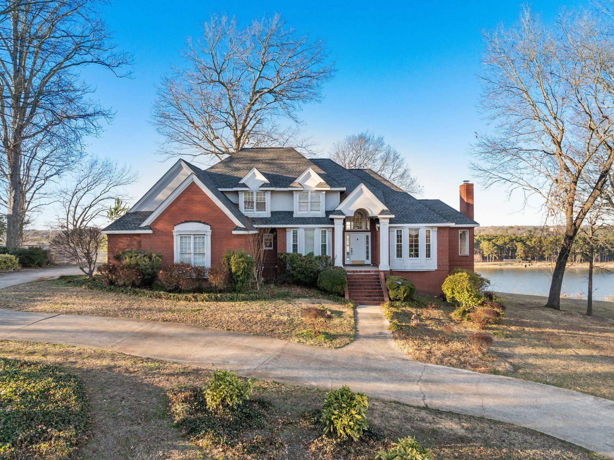 Photo 1 of 69 — 108 Holland Dr, Sheffield, AL 35660