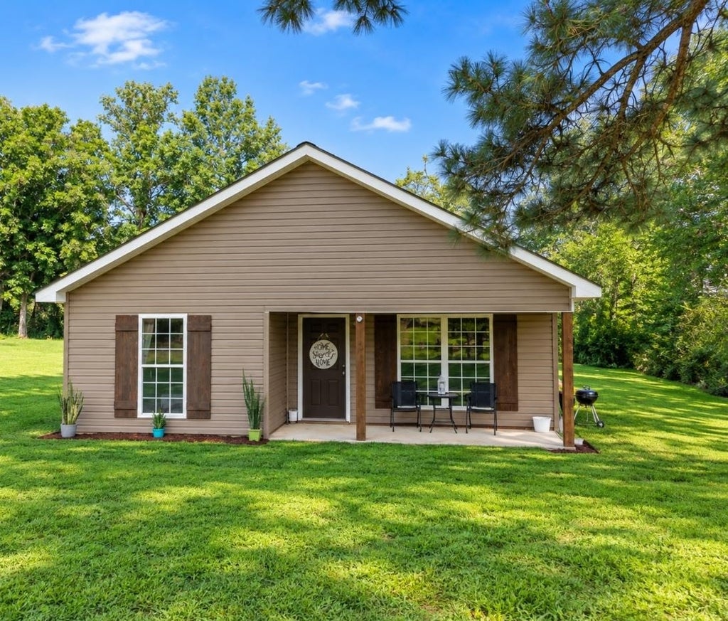 Photo of 694 Co Rd 1447, Vinemont, AL 35179 (MLS # 531233)