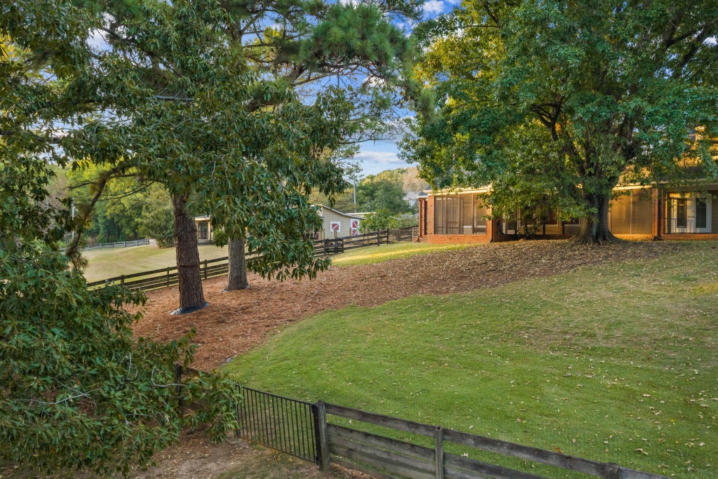 Photo of 715 Robbins Beach Rd, Killen, AL 35645 (MLS # 531785)