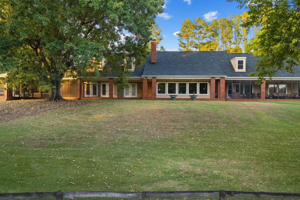 Photo of 715 Robbins Beach Rd, Killen, AL 35645 (MLS # 531785)