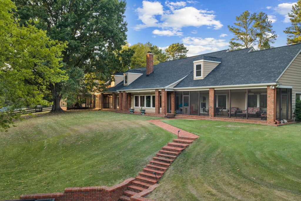 Photo of 715 Robbins Beach Rd, Killen, AL 35645 (MLS # 531785)