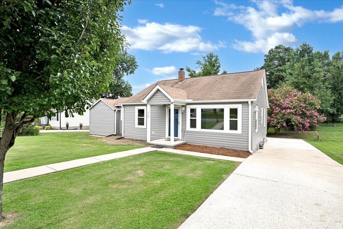 710 8th St SE
