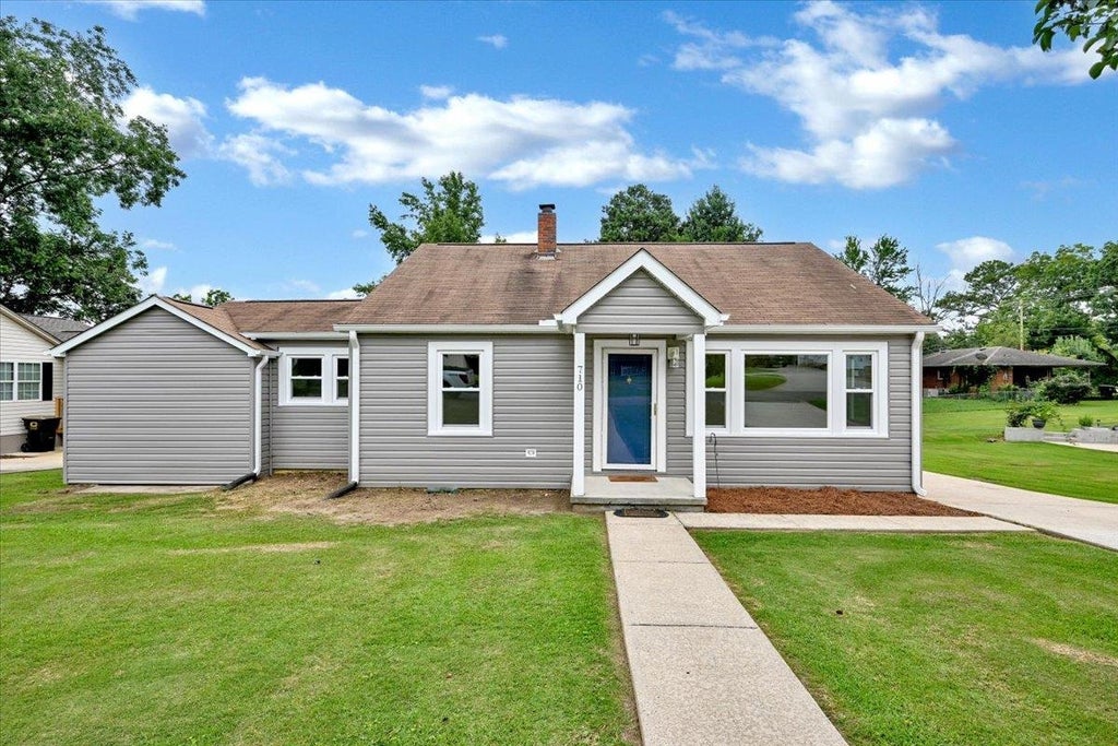 Photo of 710 8th St SE, Cullman, AL 35055 (MLS # 530238)