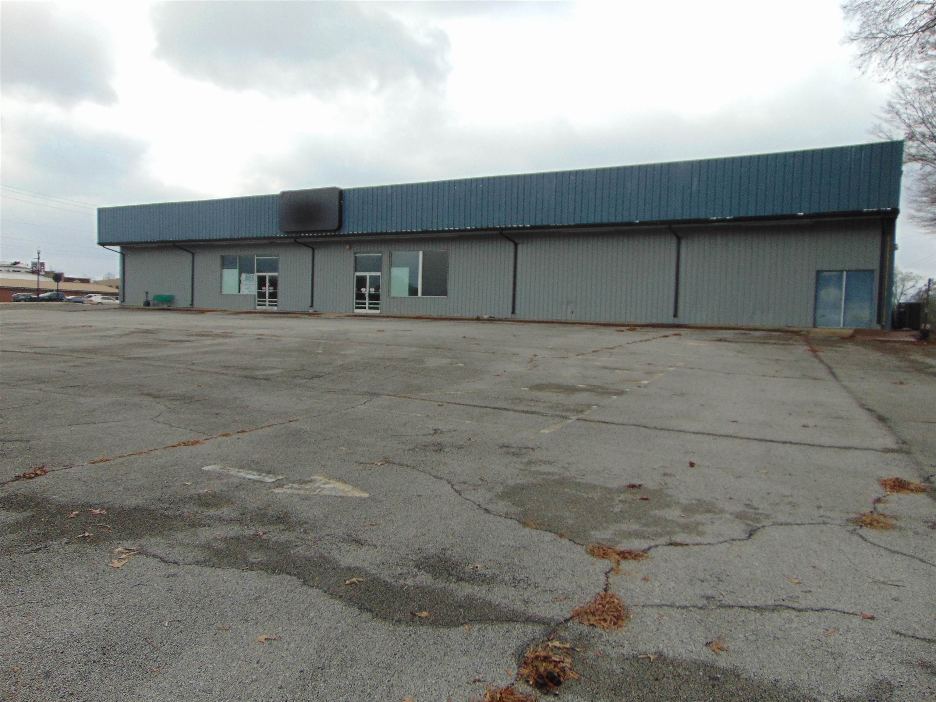 Photo 1 of 24 — 916 21st St, Haleyville, AL 35565