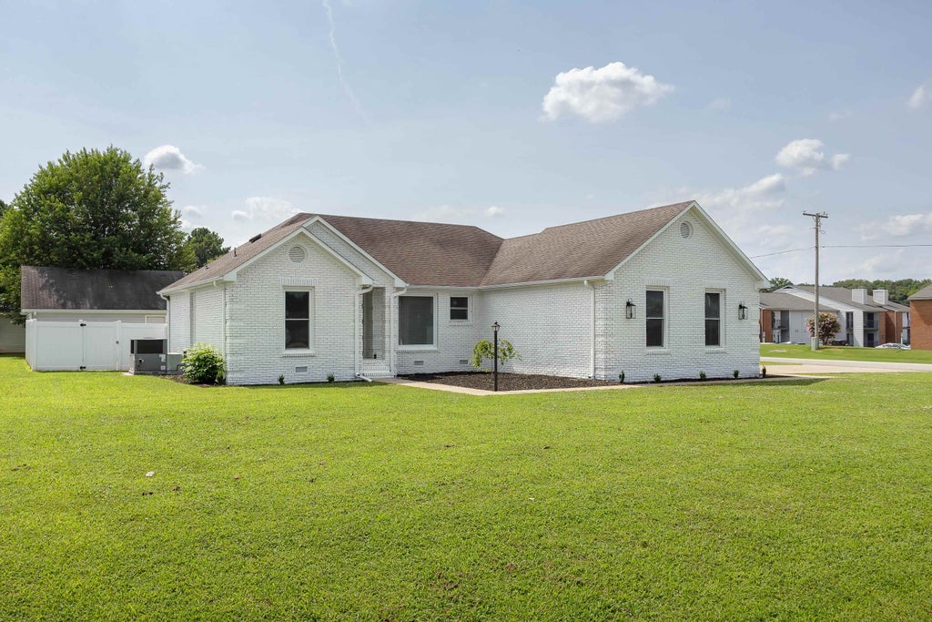 Photo of 700 Edison Ave, Muscle Shoals, AL 35661 (MLS # 529607)