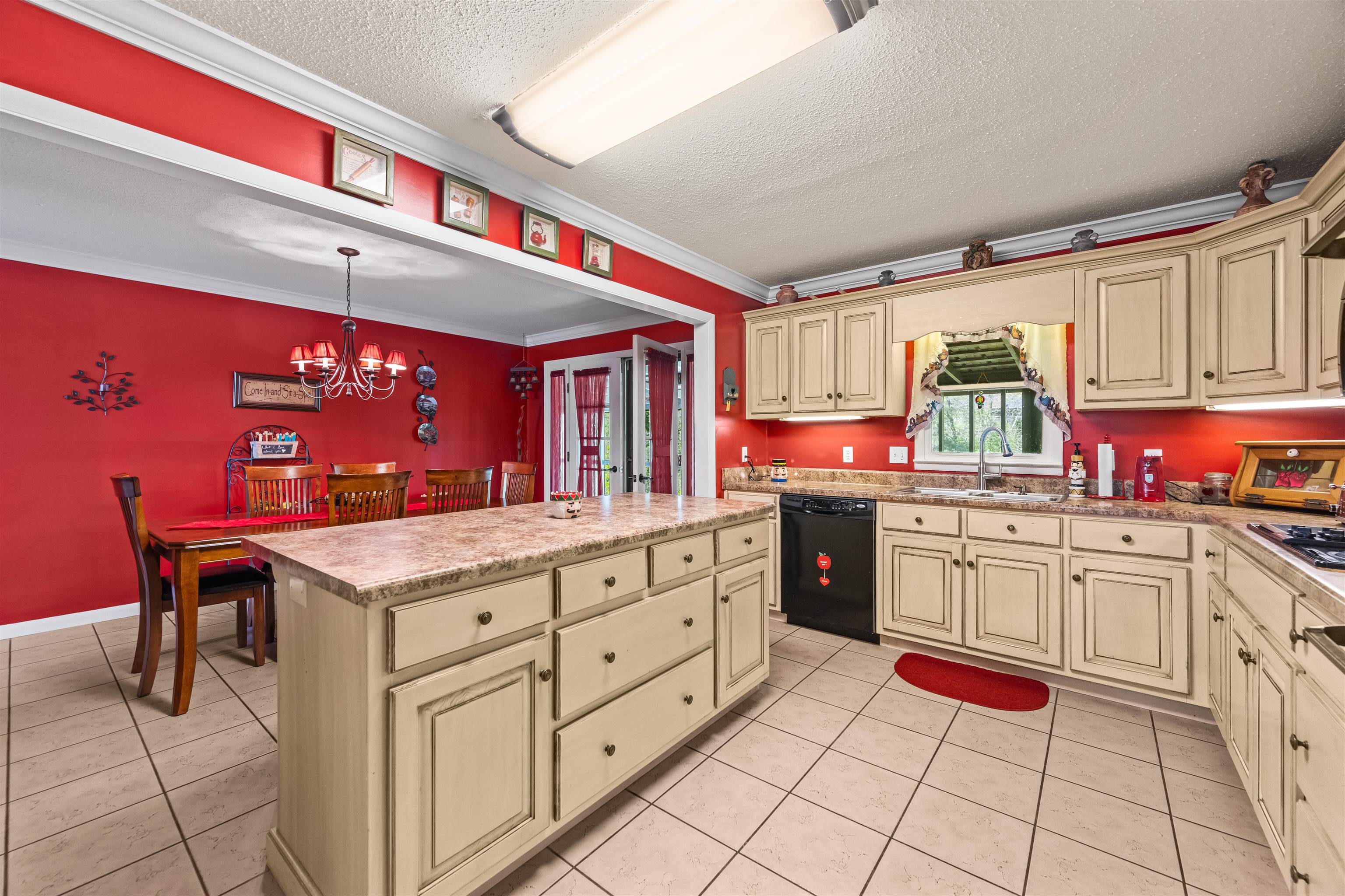 1000 Brentwood Dr NE