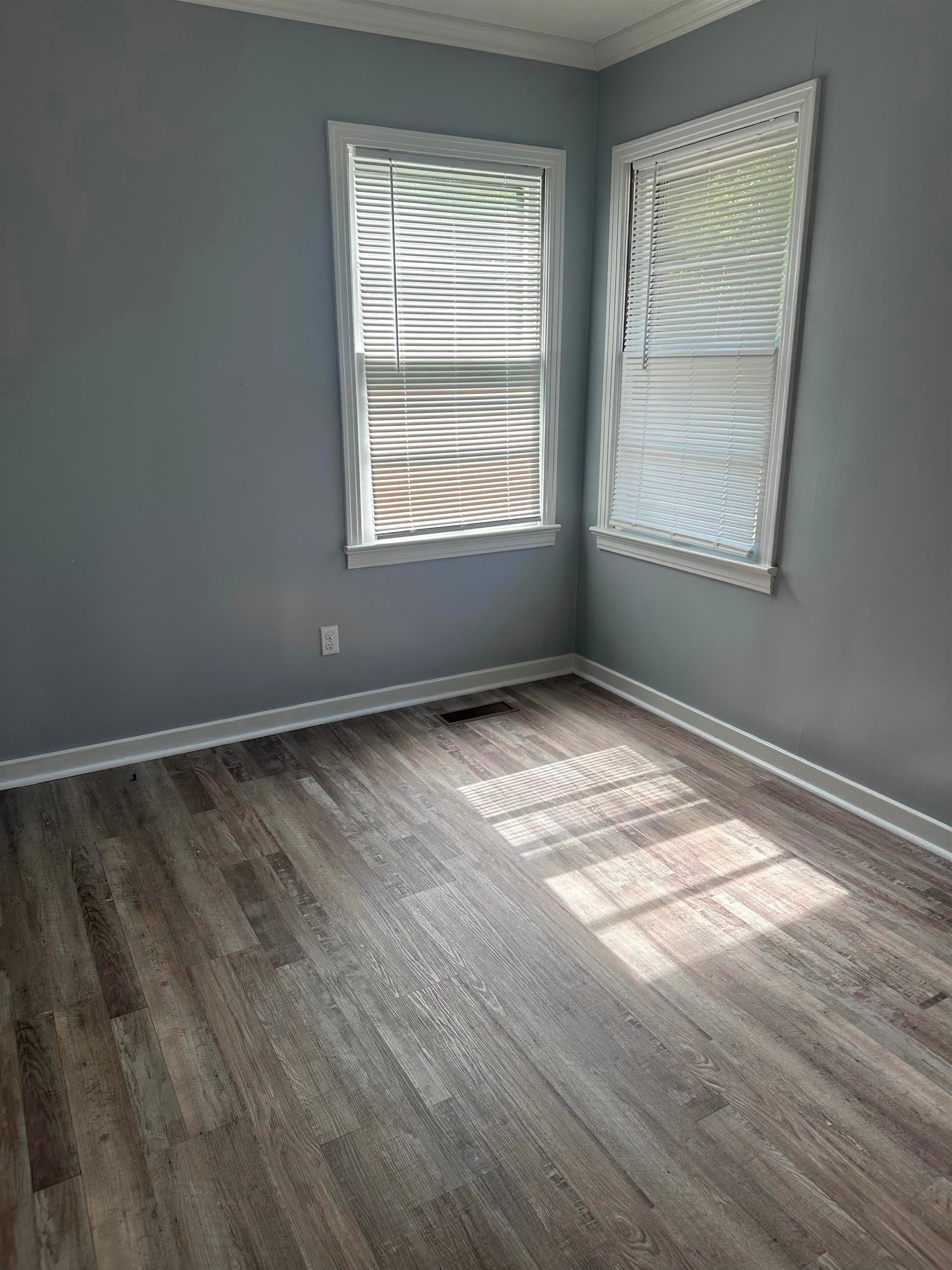 419 Burgess St - Photo 2
