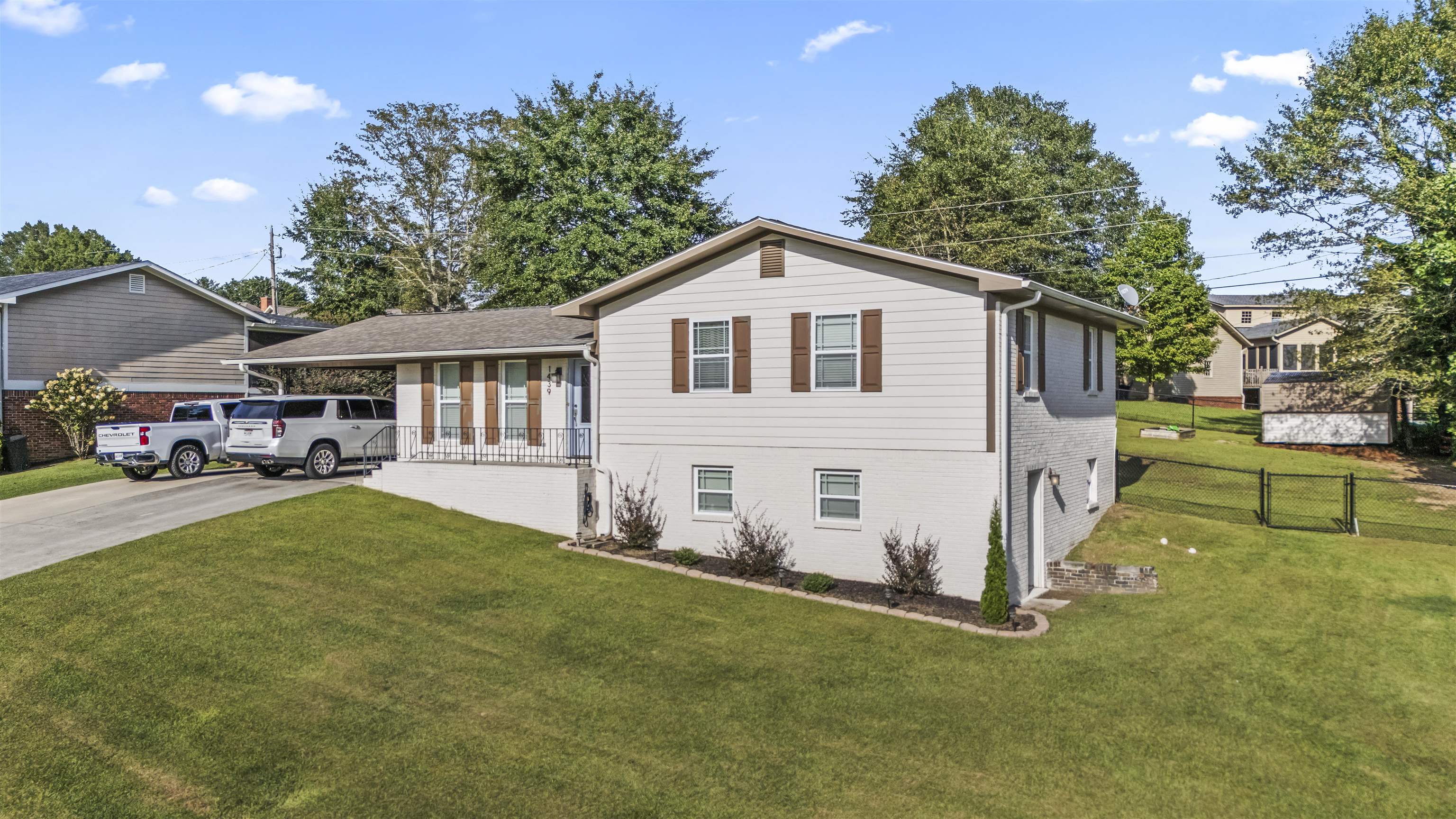 1439 Longbrook Dr NE