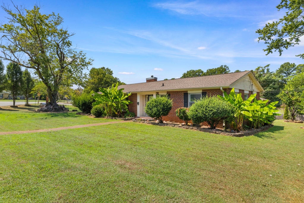 Photo of 2301 McBurney Dr, Florence, AL 35630 (MLS # 531077)