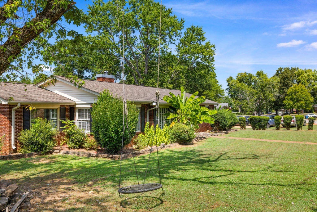 Photo of 2301 McBurney Dr, Florence, AL 35630 (MLS # 531077)