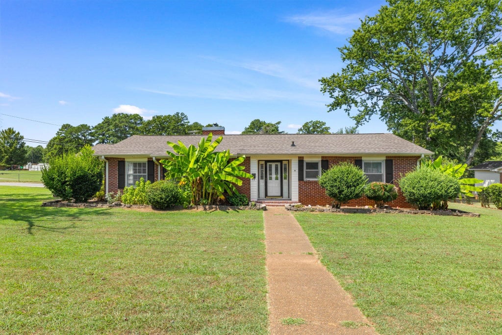 Photo of 2301 McBurney Dr, Florence, AL 35630 (MLS # 531077)