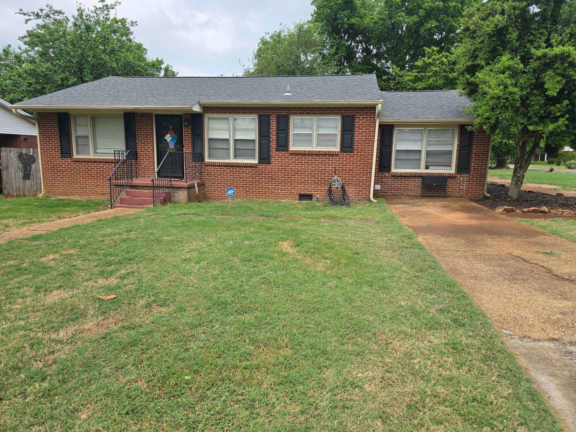 Photo 1 of 16 — 909 Irene Ave, Tuscumbia, AL 35674