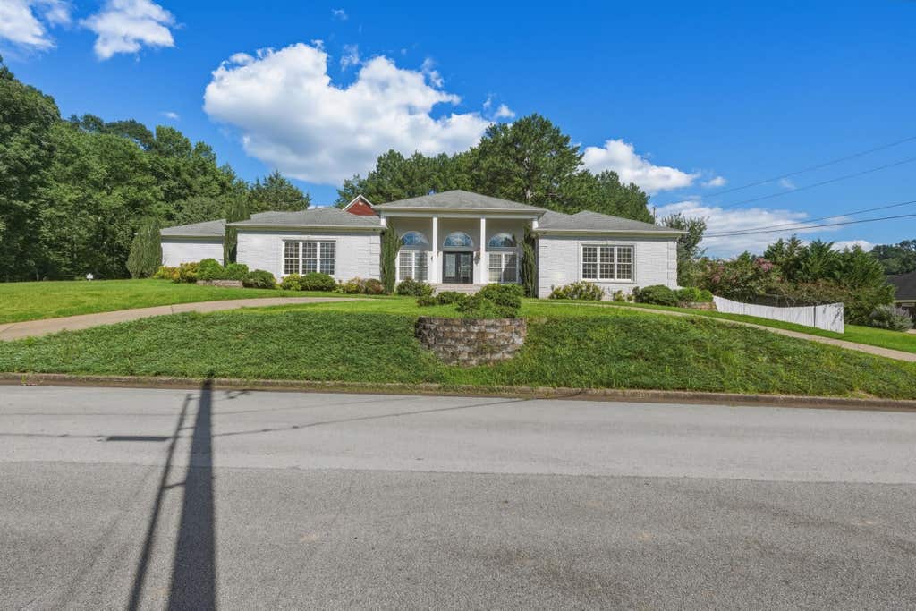 Photo of 102 Creekpoint Rd, Florence, AL 35630 (MLS # 529663)