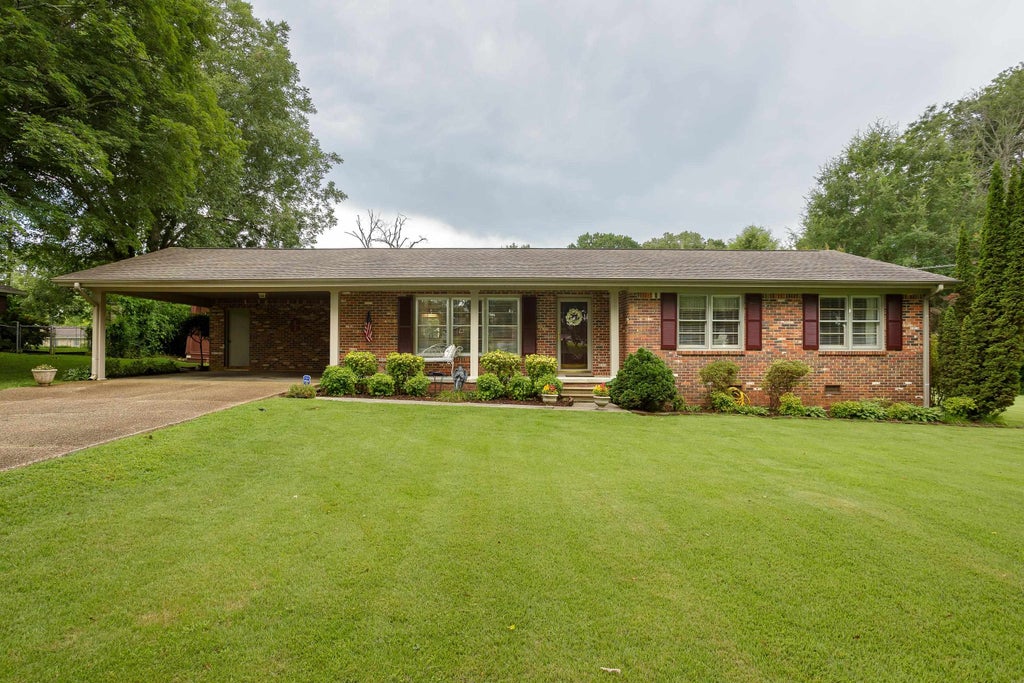 Photo of 228 Duncan St, Russellville, AL 35654 (MLS # 530281)