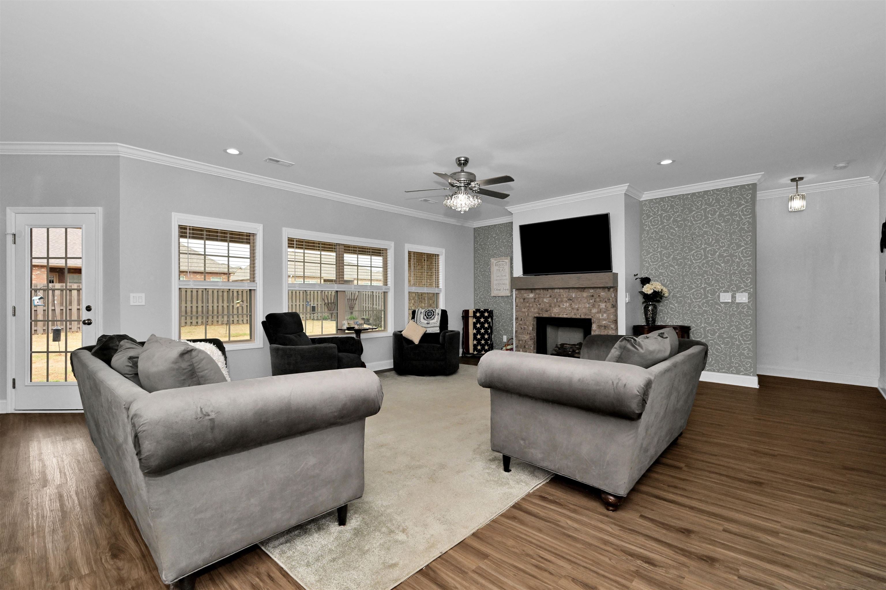 2063 Austin Dr NE