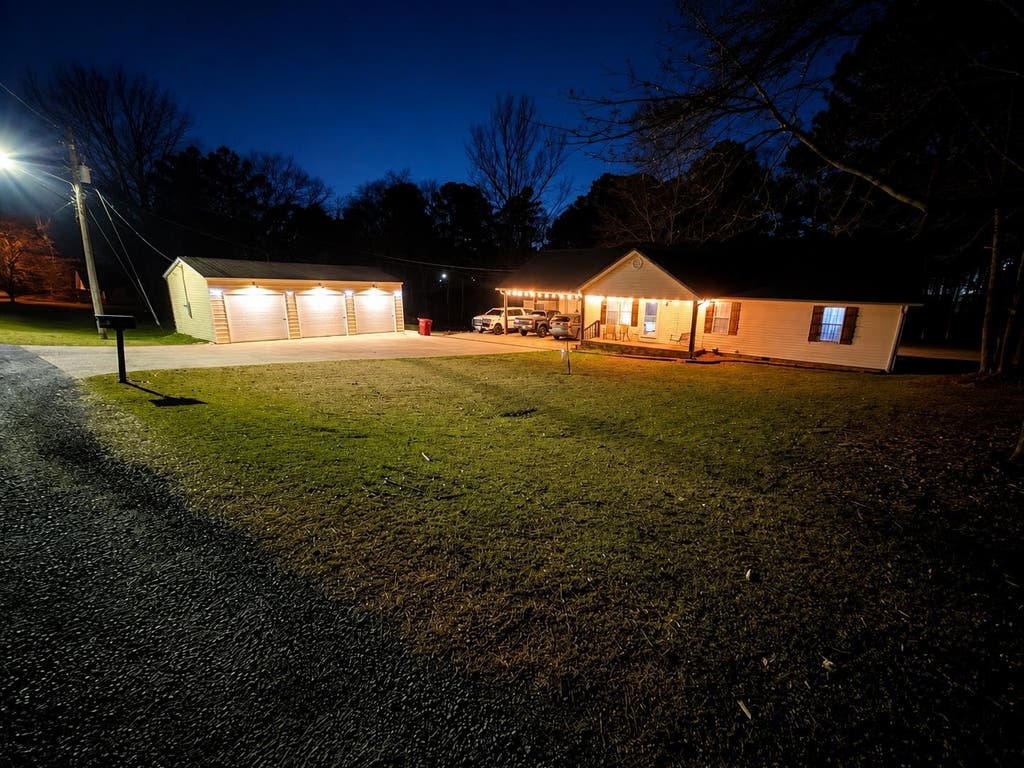 Photo of 230 Courtyard Rd, Hamilton, AL 35570 (MLS # 529672)