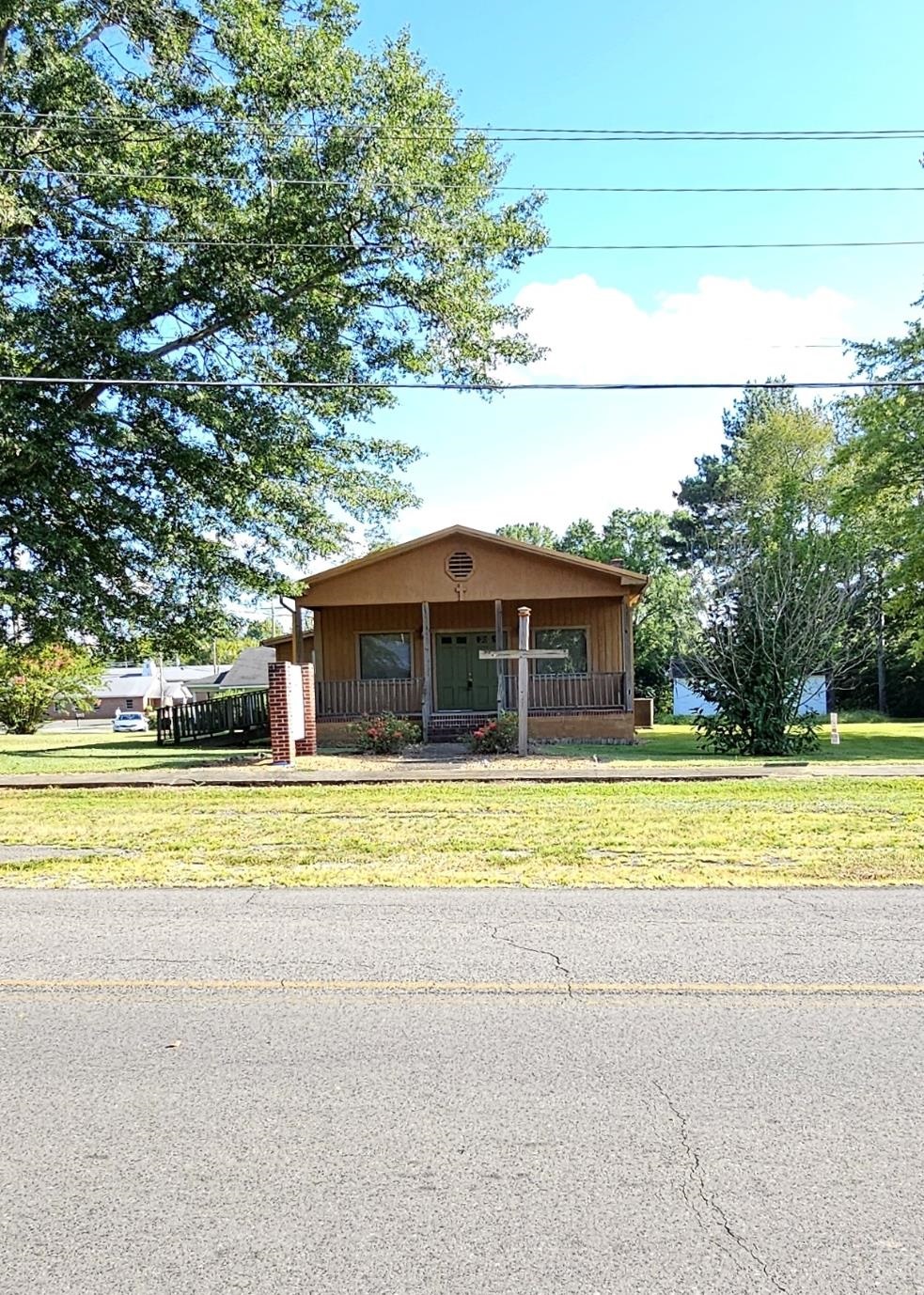 1525 Commercial St
