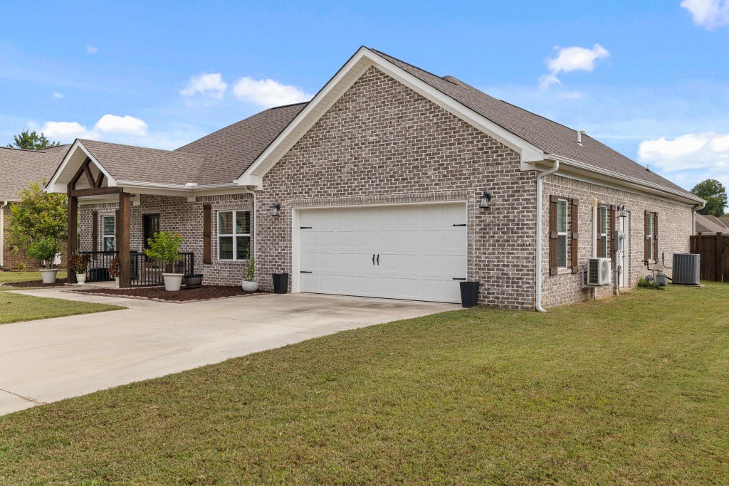 Photo of 3508 Chesapeake Dr, Florence, AL 35630 (MLS # 531827)