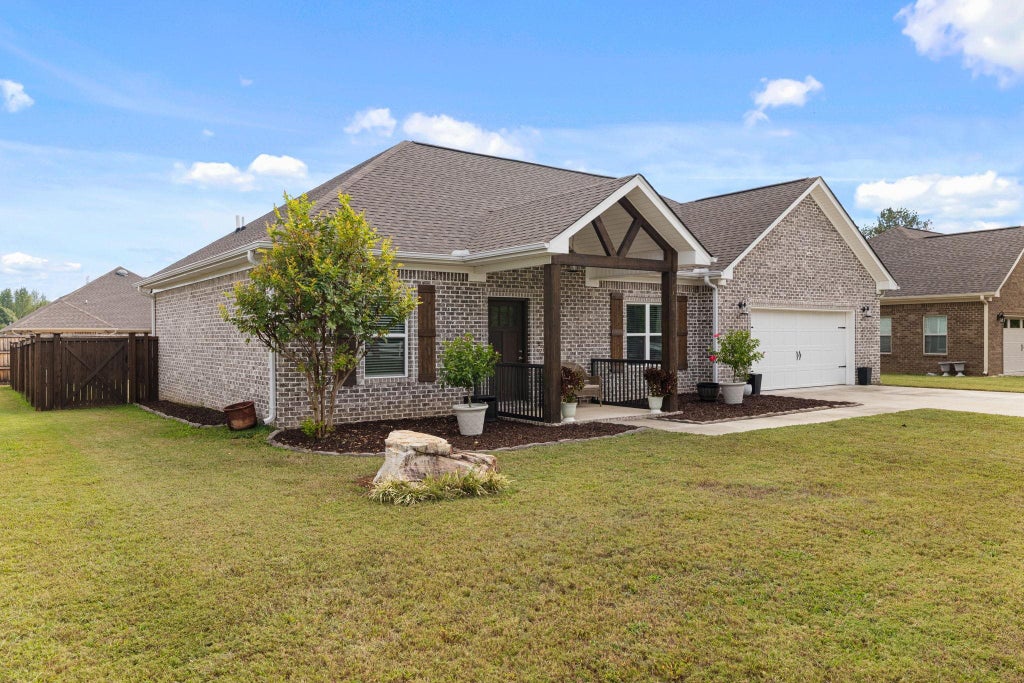 Photo of 3508 Chesapeake Dr, Florence, AL 35630 (MLS # 531827)