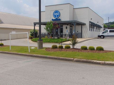 261 Cox Creek Pkwy Florence AL 