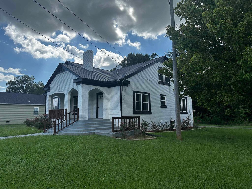 Photo of 410 NE Blountsville St, Hanceville, AL 35077 (MLS # 530202)